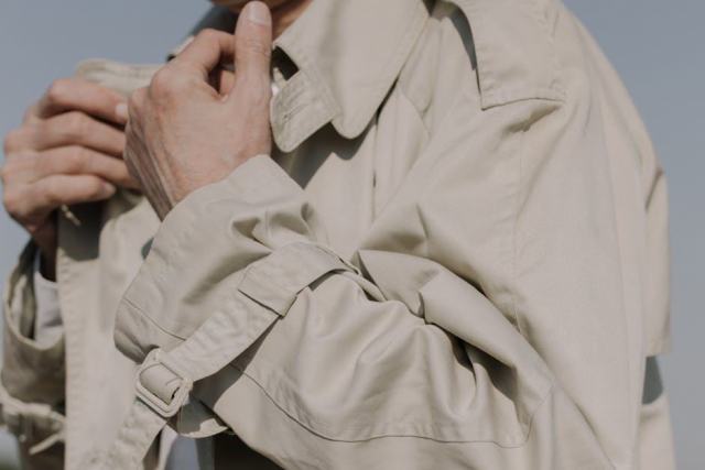 L’entretien d’un manteau en pressing : méthodes et fréquence