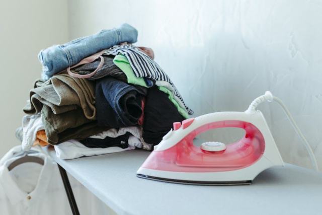 Le repassage professionnel en pressing : procédés et résultats