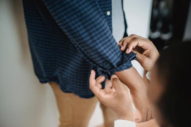 Les retouches de vêtements : types d’interventions et matières
